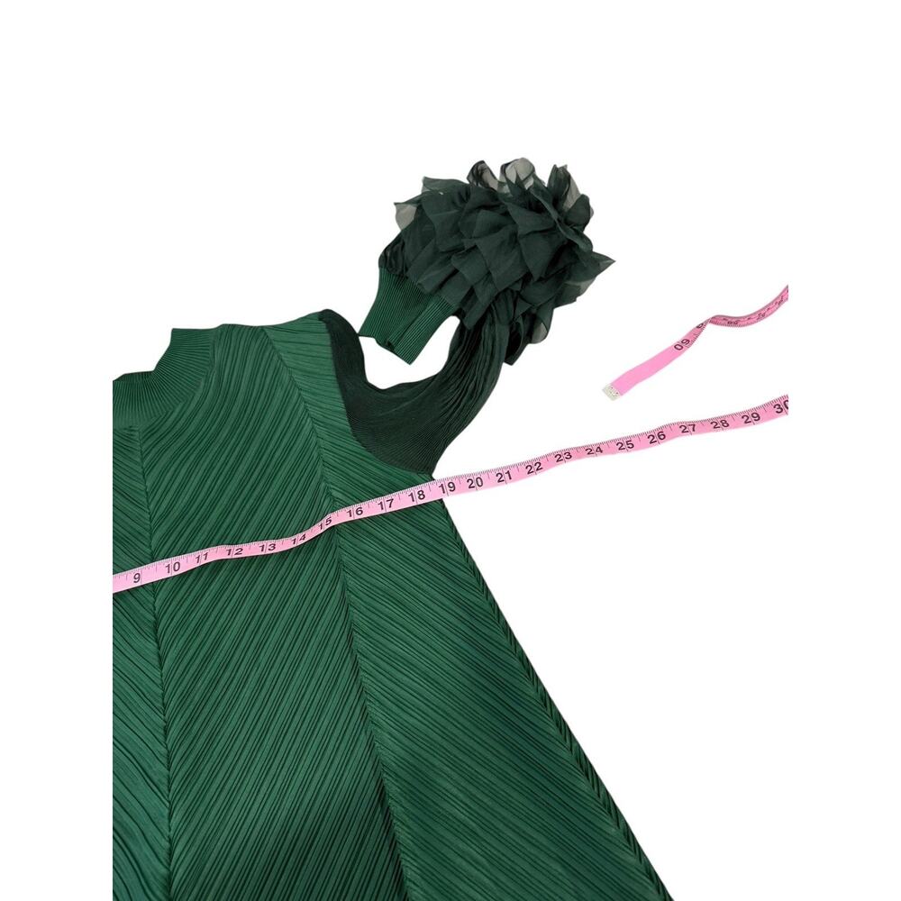 Elegant Green Dress - Picture 11 of 12